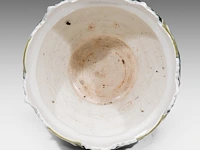 A green glazed ceramic jardinière on stand, decorated with lilies, total h: 126 cm - afbeelding 10 van  11