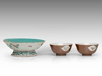 A group of chinese 19thc famille rose ware, incl. a 'dragon' octagonal footed bowl, h 7,5 - 20,5 x 21 cm - and a group of 18thc export porcelain, tallest h 21 cm - afbeelding 8 van  18