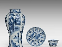 A group of chinese 19thc famille rose ware, incl. a 'dragon' octagonal footed bowl, h 7,5 - 20,5 x 21 cm - and a group of 18thc export porcelain, tallest h 21 cm - afbeelding 12 van  18