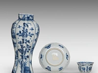 A group of chinese 19thc famille rose ware, incl. a 'dragon' octagonal footed bowl, h 7,5 - 20,5 x 21 cm - and a group of 18thc export porcelain, tallest h 21 cm - afbeelding 13 van  18