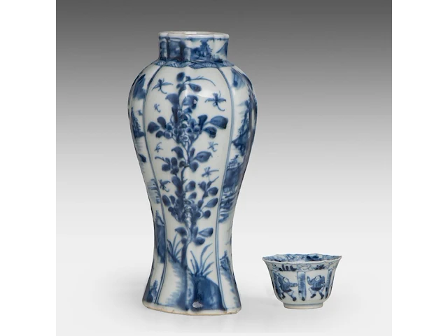 A group of chinese 19thc famille rose ware, incl. a 'dragon' octagonal footed bowl, h 7,5 - 20,5 x 21 cm - and a group of 18thc export porcelain, tallest h 21 cm - afbeelding 15 van  18