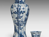 A group of chinese 19thc famille rose ware, incl. a 'dragon' octagonal footed bowl, h 7,5 - 20,5 x 21 cm - and a group of 18thc export porcelain, tallest h 21 cm - afbeelding 15 van  18