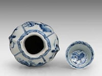 A group of chinese 19thc famille rose ware, incl. a 'dragon' octagonal footed bowl, h 7,5 - 20,5 x 21 cm - and a group of 18thc export porcelain, tallest h 21 cm - afbeelding 16 van  18