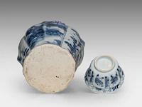 A group of chinese 19thc famille rose ware, incl. a 'dragon' octagonal footed bowl, h 7,5 - 20,5 x 21 cm - and a group of 18thc export porcelain, tallest h 21 cm - afbeelding 17 van  18