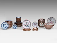 A group of chinese café-au-lait cups and saucers, incl. two fine famille rose sets with 'rooster in a garden' decoration, 18thc, tallest h 13 cm (26)