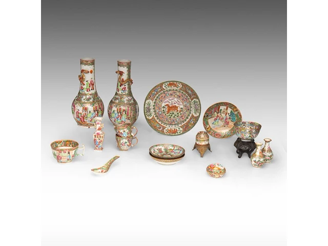 A group of chinese canton famille rose ware, incl. a miniature fanghu vase decorated with figures on a terrace, 19thc, tallest 25,5 cm (16) - afbeelding 1 van  15