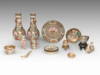 A group of chinese canton famille rose ware, incl. a miniature fanghu vase decorated with figures on a terrace, 19thc, tallest 25,5 cm (16) - afbeelding 8 van  15