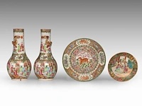 A group of chinese canton famille rose ware, incl. a miniature fanghu vase decorated with figures on a terrace, 19thc, tallest 25,5 cm (16) - afbeelding 9 van  15