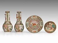 A group of chinese canton famille rose ware, incl. a miniature fanghu vase decorated with figures on a terrace, 19thc, tallest 25,5 cm (16) - afbeelding 10 van  15