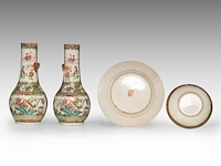 A group of chinese canton famille rose ware, incl. a miniature fanghu vase decorated with figures on a terrace, 19thc, tallest 25,5 cm (16) - afbeelding 12 van  15