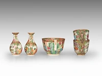 A group of chinese canton famille rose ware, incl. a miniature fanghu vase decorated with figures on a terrace, 19thc, tallest 25,5 cm (16) - afbeelding 14 van  15