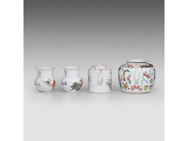 A group of chinese famille rose ware, incl. a ‘buddhist lion’ ginger jar and a series of two fine plates, 19thc and 18thc, tallest h 34 cm (11) - afbeelding 16 van  20