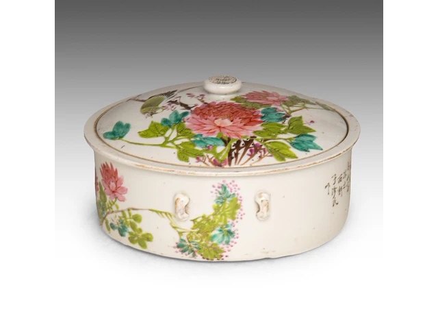 A group of chinese famille rose ware, incl. a fine food warmer, republic period, tallest h 21,5 cm (7) - afbeelding 3 van  13
