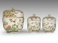 A group of chinese famille rose ware, incl. a fine food warmer, republic period, tallest h 21,5 cm (7) - afbeelding 6 van  13