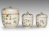 A group of chinese famille rose ware, incl. a fine food warmer, republic period, tallest h 21,5 cm (7) - afbeelding 7 van  13