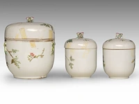 A group of chinese famille rose ware, incl. a fine food warmer, republic period, tallest h 21,5 cm (7) - afbeelding 8 van  13