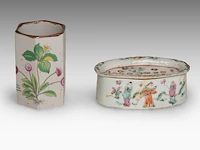 A group of chinese famille rose ware, incl. three wine warmers, some marked, republic period, tallest h 22 cm - afbeelding 8 van  22