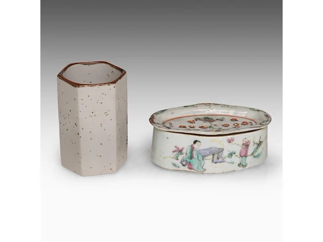 A group of chinese famille rose ware, incl. three wine warmers, some marked, republic period, tallest h 22 cm - afbeelding 10 van  22