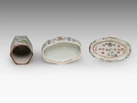 A group of chinese famille rose ware, incl. three wine warmers, some marked, republic period, tallest h 22 cm - afbeelding 13 van  22