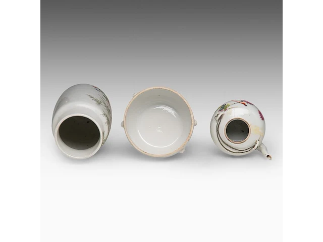 A group of chinese famille rose ware, incl. three wine warmers, some marked, republic period, tallest h 22 cm - afbeelding 18 van  22