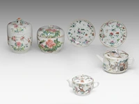 A group of chinese famille rose ware, incl. two fine teapots, some signed, some marked and of the tongzhi period, tallest h 16,5 cm (6) - afbeelding 3 van  10