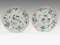 A group of chinese famille rose ware, incl. two fine teapots, some signed, some marked and of the tongzhi period, tallest h 16,5 cm (6) - afbeelding 10 van  10