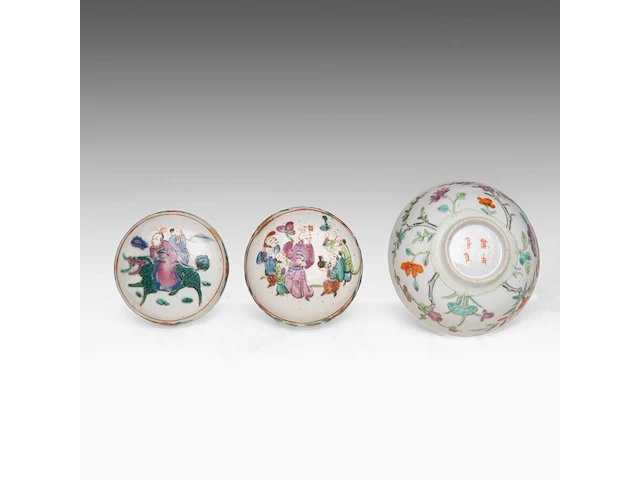 A group of chinese famille rose ware, including a fine teapot and a food warmer, republic period, tallest h 27,5 cm (7) - afbeelding 5 van  14