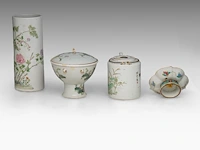 A group of chinese famille rose ware, including a fine teapot and a food warmer, republic period, tallest h 27,5 cm (7) - afbeelding 7 van  14
