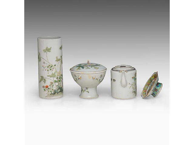 A group of chinese famille rose ware, including a fine teapot and a food warmer, republic period, tallest h 27,5 cm (7) - afbeelding 9 van  14