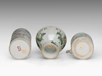 A group of chinese famille rose ware, including a fine teapot and a food warmer, republic period, tallest h 27,5 cm (7) - afbeelding 11 van  14