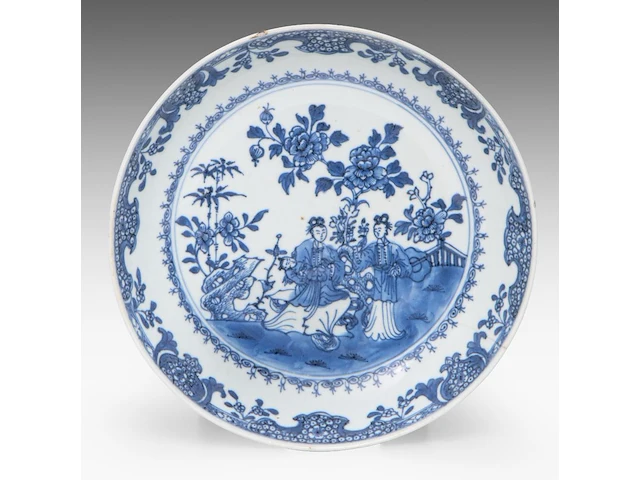 A group of ten chinese blue and white wares, incl. two kangxi floral decorated small dishes, 17thc and 18thc, largest 23 x 31 cm - afbeelding 5 van  12