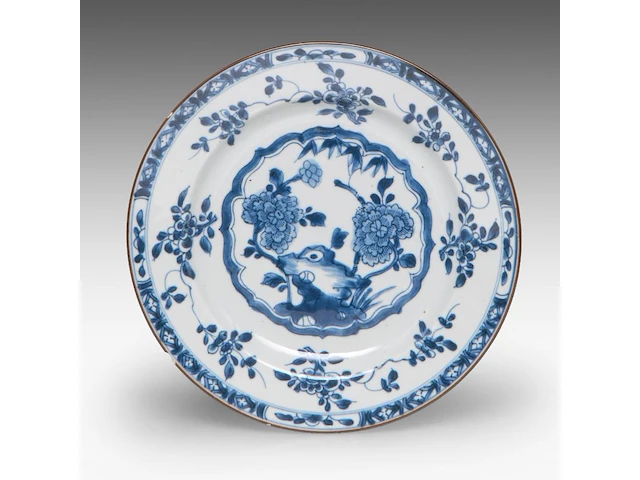A group of ten chinese blue and white wares, incl. two kangxi floral decorated small dishes, 17thc and 18thc, largest 23 x 31 cm - afbeelding 7 van  12