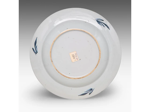 A group of ten chinese blue and white wares, incl. two kangxi floral decorated small dishes, 17thc and 18thc, largest 23 x 31 cm - afbeelding 8 van  12