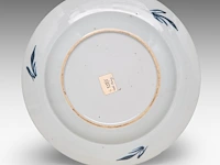 A group of ten chinese blue and white wares, incl. two kangxi floral decorated small dishes, 17thc and 18thc, largest 23 x 31 cm - afbeelding 8 van  12