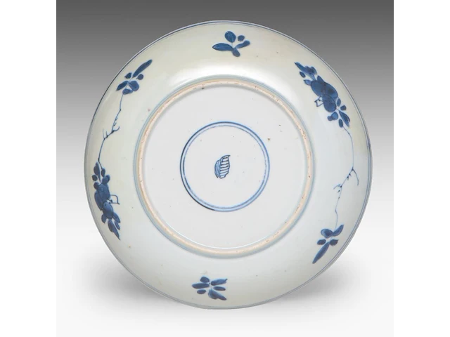 A group of ten chinese blue and white wares, incl. two kangxi floral decorated small dishes, 17thc and 18thc, largest 23 x 31 cm - afbeelding 10 van  12