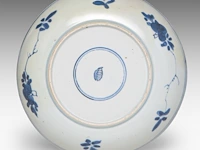 A group of ten chinese blue and white wares, incl. two kangxi floral decorated small dishes, 17thc and 18thc, largest 23 x 31 cm - afbeelding 10 van  12