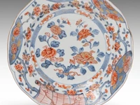 A group of thirteen japanese imari plates, incl. a series of six deep plates, meiji period, ø 23,5 - 29 cm (13) - afbeelding 2 van  11