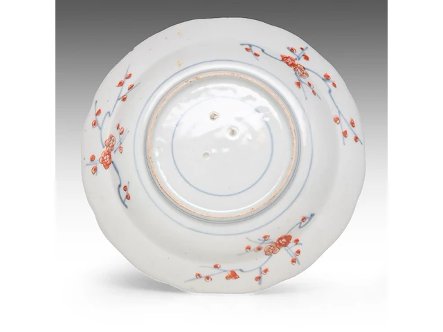 A group of thirteen japanese imari plates, incl. a series of six deep plates, meiji period, ø 23,5 - 29 cm (13) - afbeelding 3 van  11