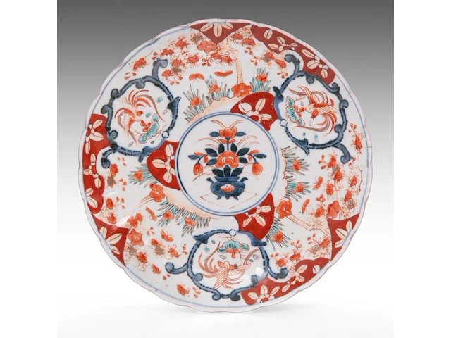 A group of thirteen japanese imari plates, incl. a series of six deep plates, meiji period, ø 23,5 - 29 cm (13) - afbeelding 4 van  11