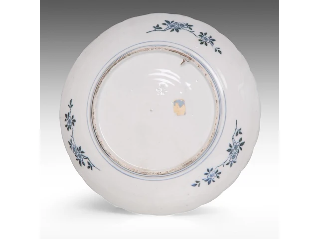 A group of thirteen japanese imari plates, incl. a series of six deep plates, meiji period, ø 23,5 - 29 cm (13) - afbeelding 5 van  11