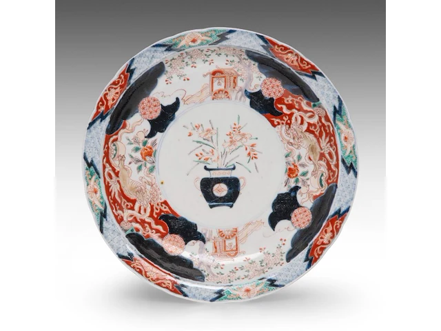 A group of thirteen japanese imari plates, incl. a series of six deep plates, meiji period, ø 23,5 - 29 cm (13) - afbeelding 6 van  11