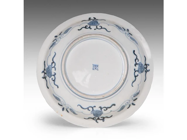 A group of thirteen japanese imari plates, incl. a series of six deep plates, meiji period, ø 23,5 - 29 cm (13) - afbeelding 7 van  11