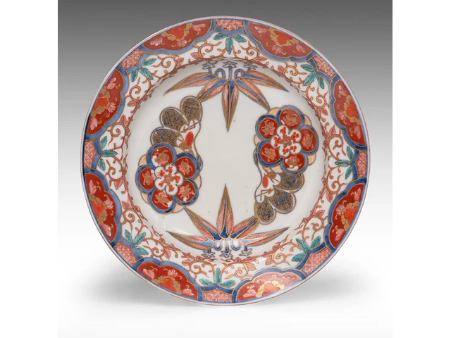 A group of thirteen japanese imari plates, incl. a series of six deep plates, meiji period, ø 23,5 - 29 cm (13) - afbeelding 8 van  11