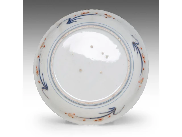 A group of thirteen japanese imari plates, incl. a series of six deep plates, meiji period, ø 23,5 - 29 cm (13) - afbeelding 11 van  11