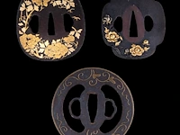 A group of three japanese tsuba sword guards, iron and gilt bronze, late edo/meiji, 7,9 x 8 cm / 6,1 x 6,8 cm / 6,5 x 7,3 cm - afbeelding 2 van  8