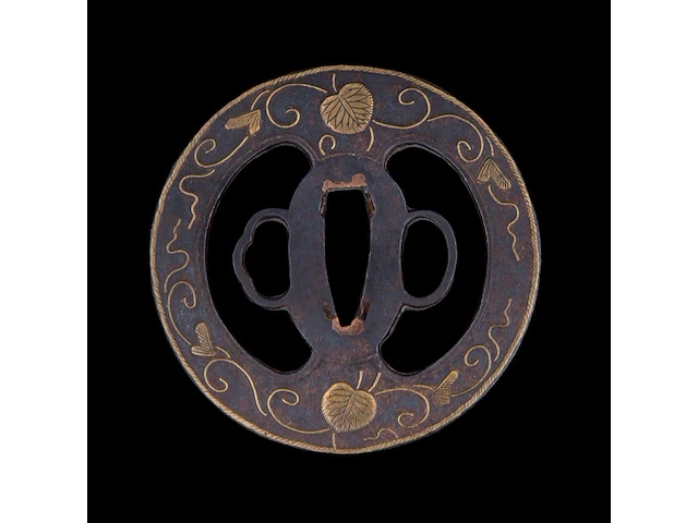 A group of three japanese tsuba sword guards, iron and gilt bronze, late edo/meiji, 7,9 x 8 cm / 6,1 x 6,8 cm / 6,5 x 7,3 cm - afbeelding 3 van  8