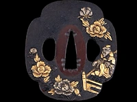 A group of three japanese tsuba sword guards, iron and gilt bronze, late edo/meiji, 7,9 x 8 cm / 6,1 x 6,8 cm / 6,5 x 7,3 cm - afbeelding 7 van  8