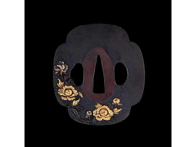 A group of three japanese tsuba sword guards, iron and gilt bronze, late edo/meiji, 7,9 x 8 cm / 6,1 x 6,8 cm / 6,5 x 7,3 cm - afbeelding 8 van  8