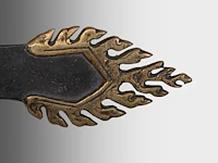 A group of tibetan and himalayan bronze ware, incl. a 'makara' ritual sword and a brocade streamer with pearls, turquoise and coral beads, 20thc, l 39 cm - afbeelding 13 van  17