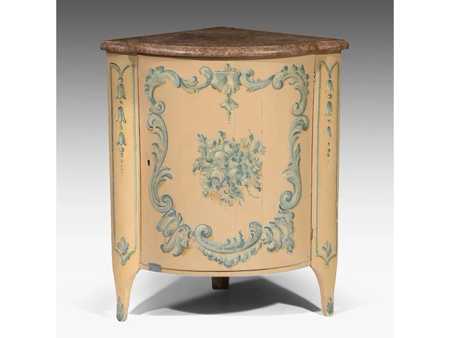 A hand-painted venetian rococo-style corner cabinet with marble top, 18thc 91 x 79 x 50 cm. (35.82 x 31.10 x 19.67 in.) - afbeelding 1 van  6